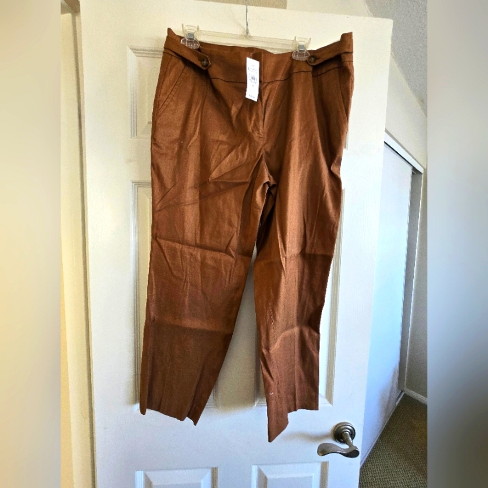 LOFT Marissa size 12. Cropped new with tag